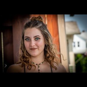 Meet your Posher, Abbey